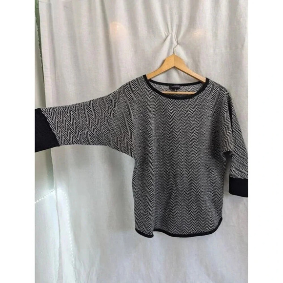 The Limited Black And White Chevron Pullover sweater women's size small SW3 - Picture 5 of 9